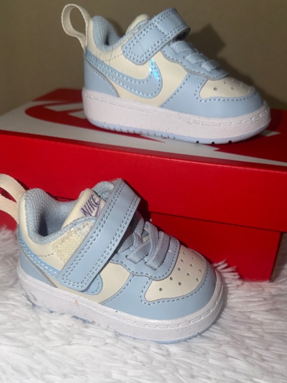 Nike Kids Light Blue and White Velcro Low-Top Sneakers